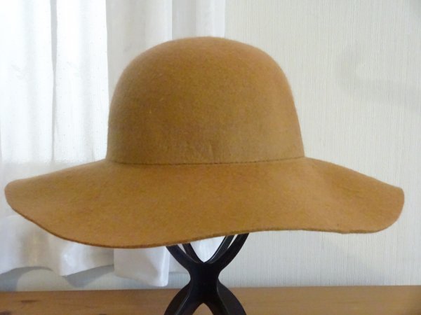 ◯レディース・婦人用◯ベージュ色　スタイルハット サイズ５７・５cm　キャップ　帽子　ウール　つば広ハット_画像4