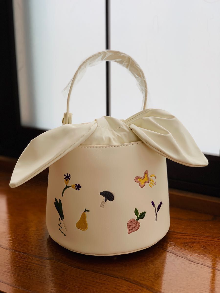 かわいいウサギ 刺繍入り レディース ハンドバッグ トートバッグ 筒