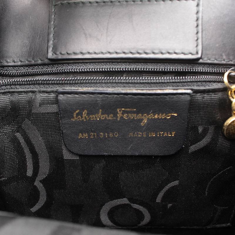 サルヴァトーレフェラガモ Salvatore Ferragamo ショルダーバッグ