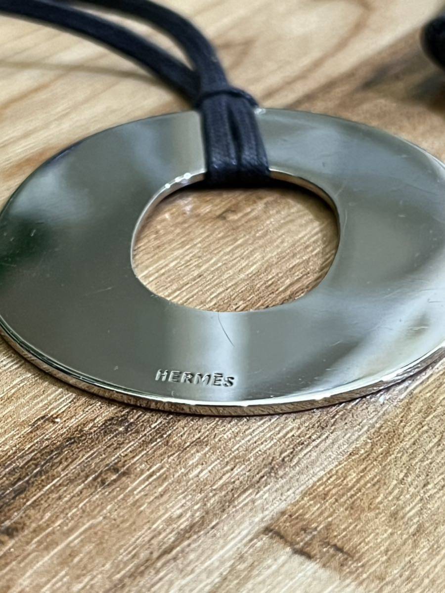 HERMES イスム ネックレス ロゴ馬車 メタル | inmano.com.br