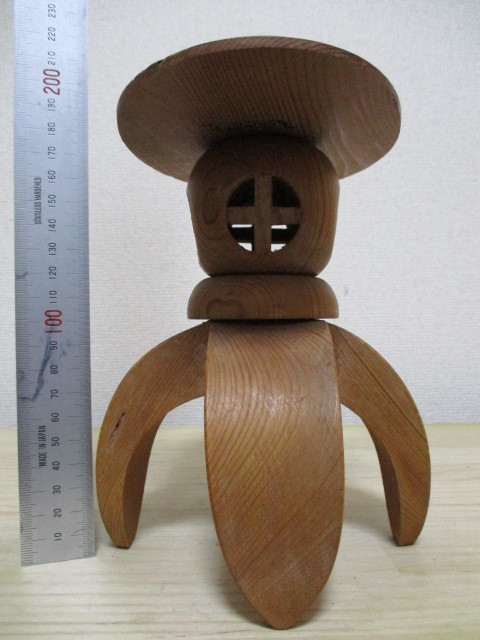 Z89-201W　置物　木製　灯籠　屋久杉　中古　高さ約19cm　８０サイズ　（玄　棚上）_画像3