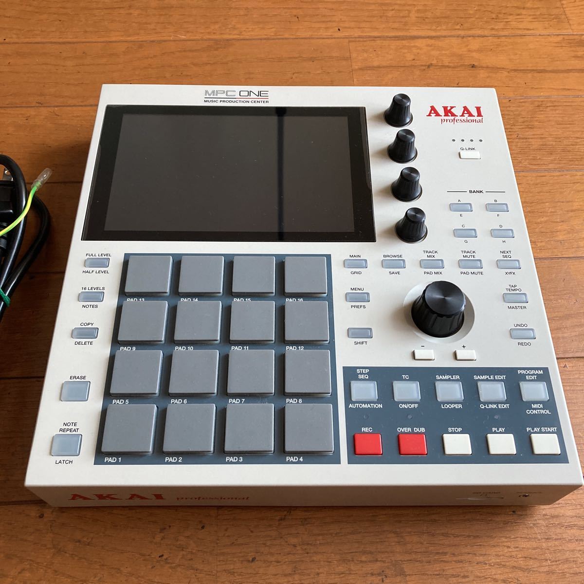 AKAI MPC ONE RETRO 希少 サンプラー | normanhubbard.com