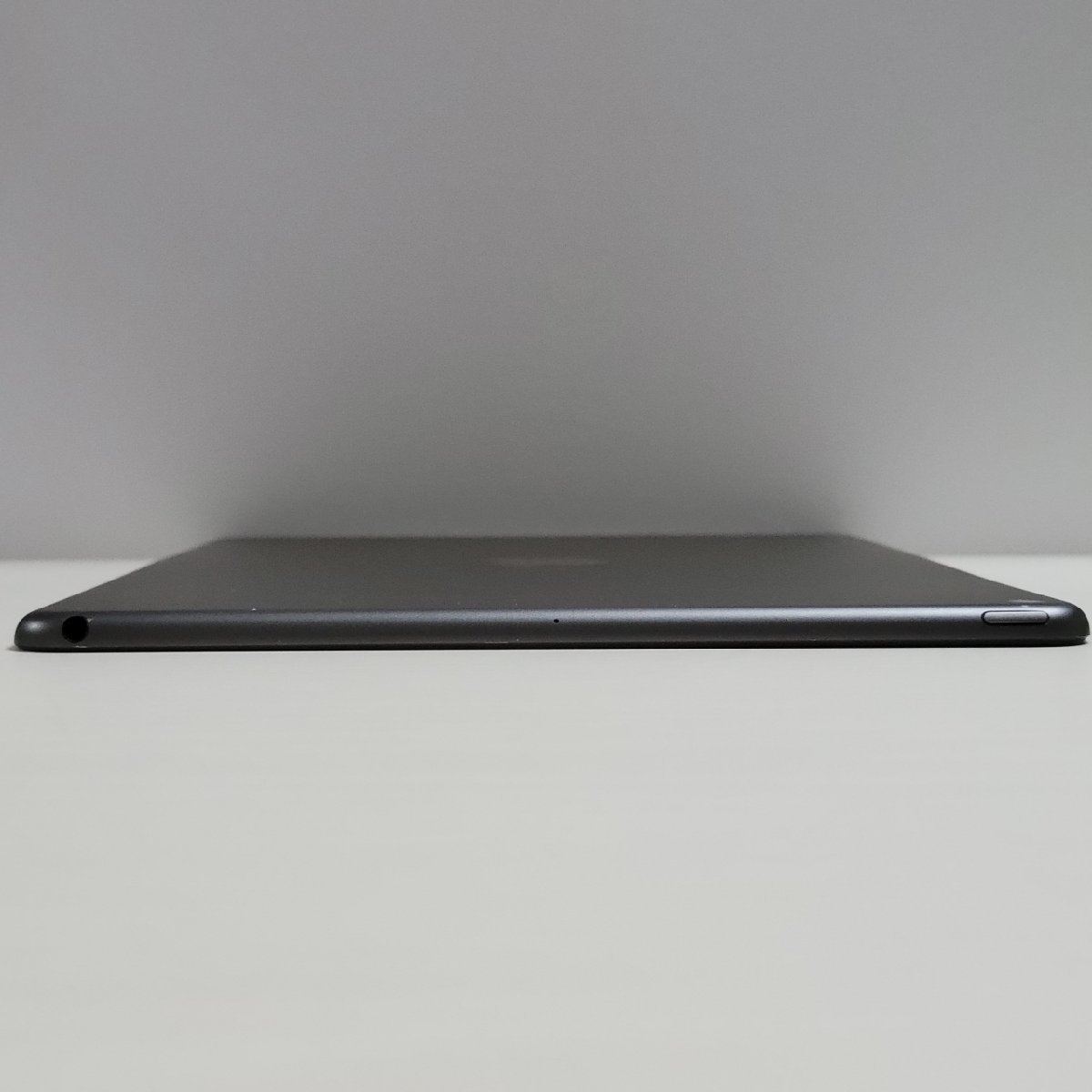  ★【30464WM】 完動品 Apple MUUJ2J/A iPad Air (第3世代) スペースグレイ 64GB Wi-Fiモデル 1円 ! 1スタ !の画像4