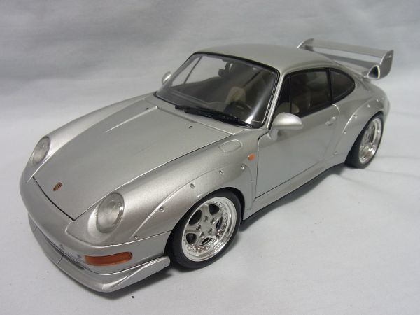 UTモデル 1/18 『ポルシェ911 GT2 street ver.(シルバー)』 - JChere