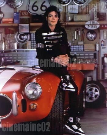 マイケル・ジャクソン Michael Jackson/レーシングカーとの写真_画像1