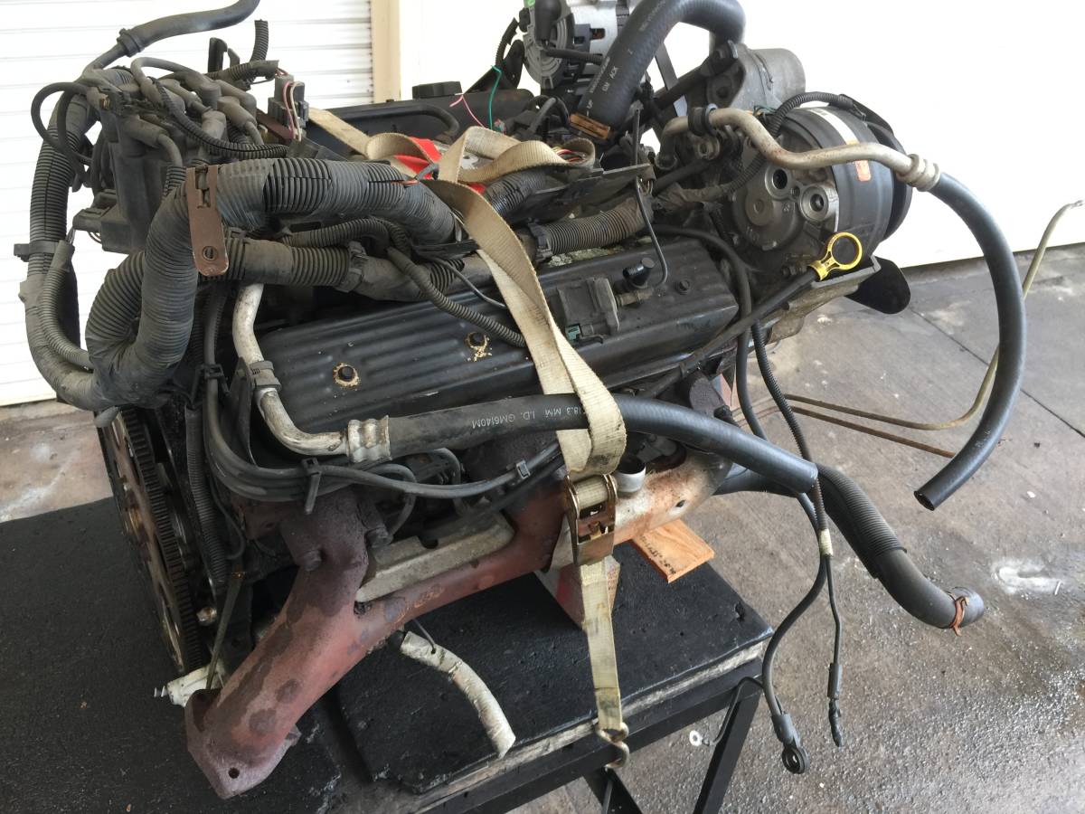  limited time large price decline sale [ in voice correspondence possible ]GMC Suburban 1995 engine body engine good condition oil leak have Tahoe 1994 1993 1992 96 97