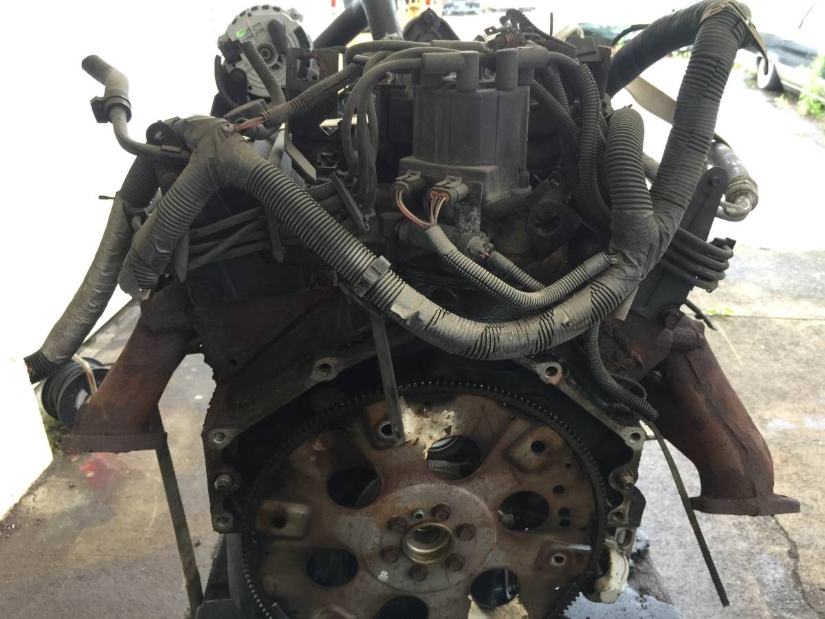  limited time large price decline sale [ in voice correspondence possible ]GMC Suburban 1995 engine body engine good condition oil leak have Tahoe 1994 1993 1992 96 97