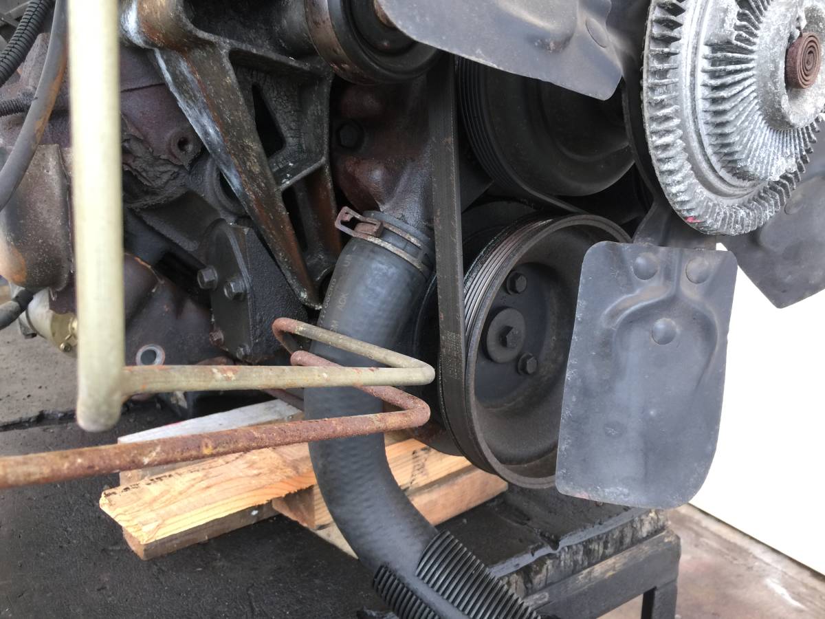  limited time large price decline sale [ in voice correspondence possible ]GMC Suburban 1995 engine body engine good condition oil leak have Tahoe 1994 1993 1992 96 97