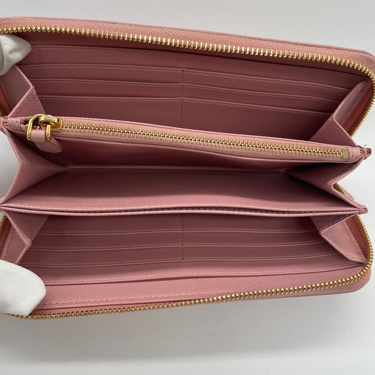 希少 現行 極美品 PRADA トライアングル 三角ロゴ プラダ ゴールド金具 サフィアーノ ジップアラウンド 長財布 ピンク