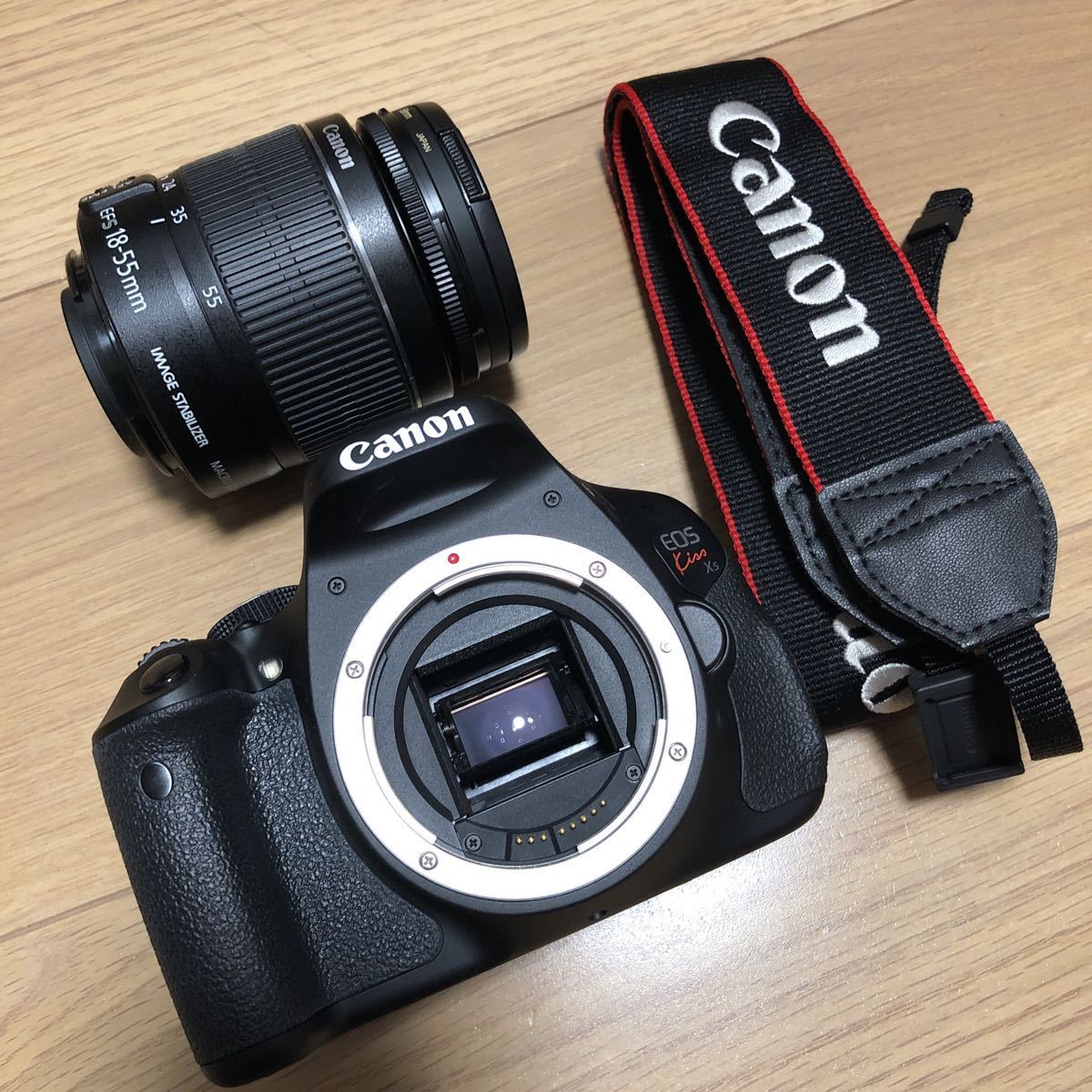 【Canon EOS Kiss X5 EF-S 18-55 IS Ⅱ kit デジタル一眼レフカメラ　望遠レンズ　ダブルレンズ とカメラショルダーバッグ】《美品》