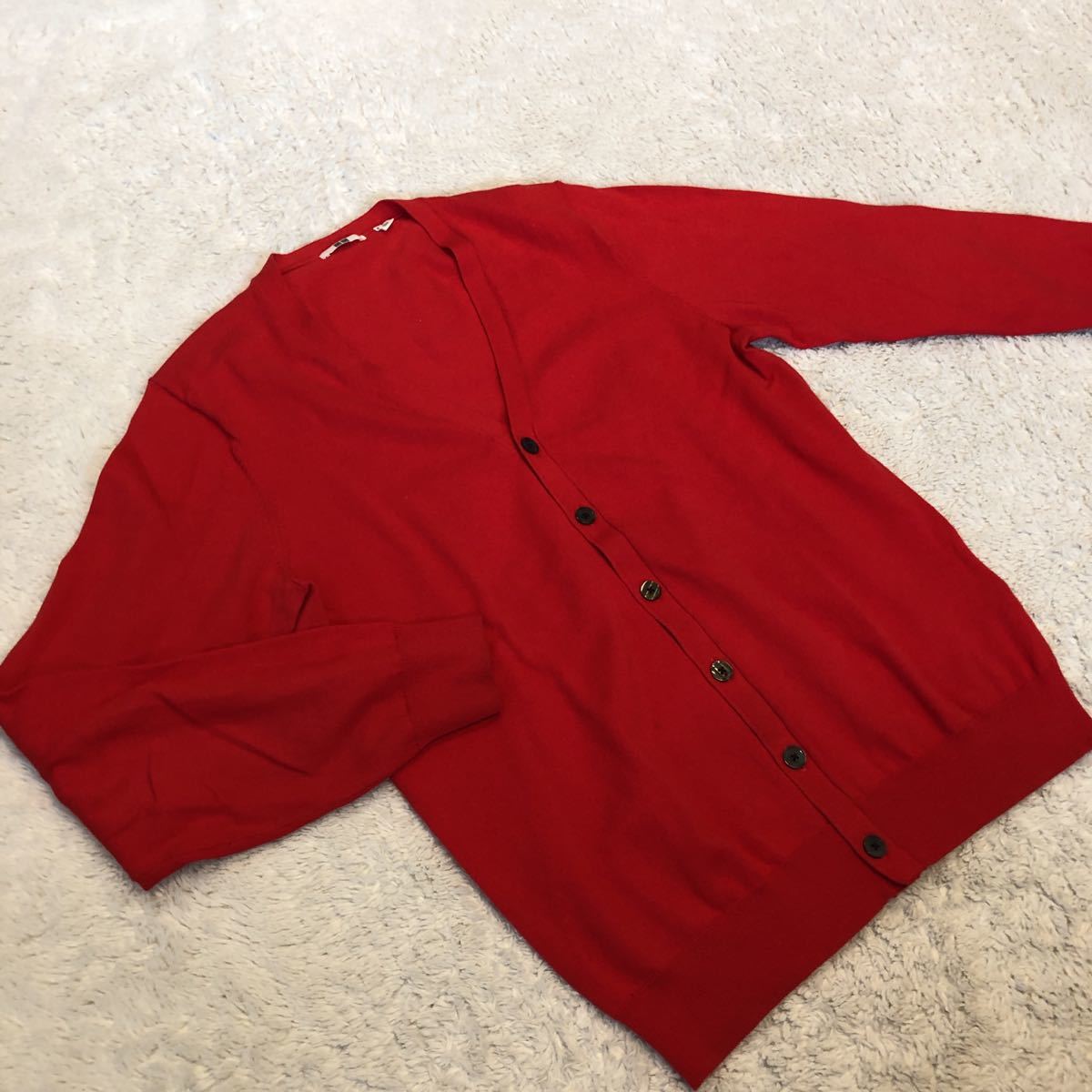 【ユニクロ メンズ】赤　Vネック長袖カーディガン 薄手セーター M_画像1