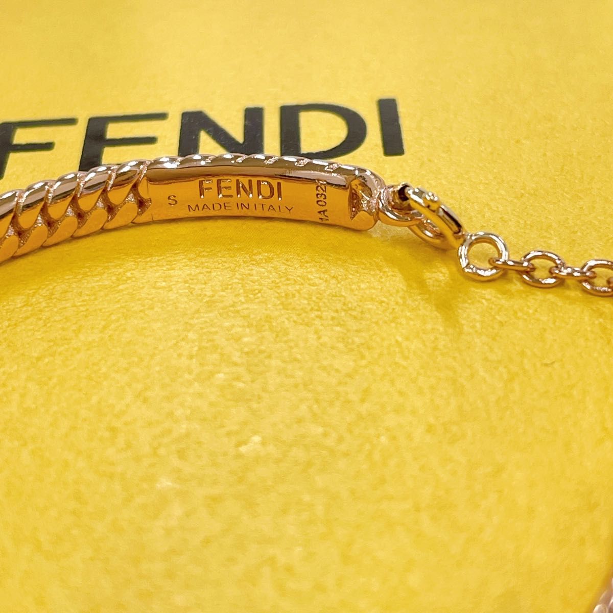 FENDI フェンディ ブレスレット MEDIUM BANGLE BAGUETTE バゲット 8AG987 ピンクゴールド　GP