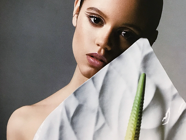 ジェナ・オルテガ｜切り抜き 7P｜雑誌 ELLE 2023年 5月号｜JENNA ORTEGA ウェンズデー スクリーム インタビュー_画像1