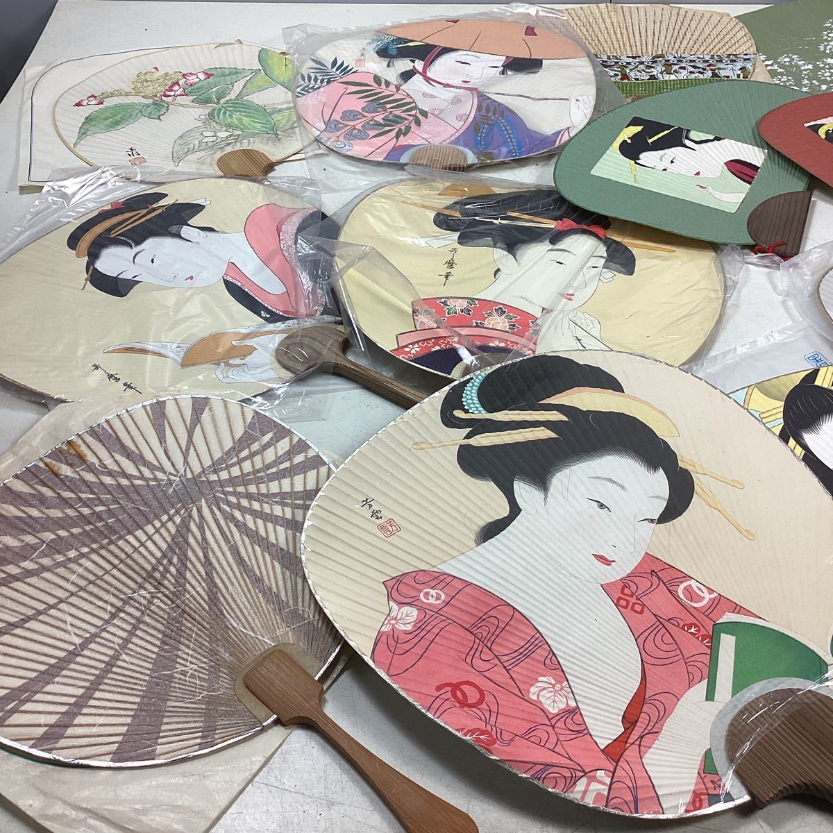 o6427 京うちわ 等 18点セット 団扇 美人画 浮世絵 昭和レトロ 中古