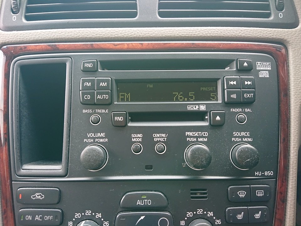 『psi』 ボルボ CBA-SB5254AWL XC70 クロスカントリー 2.5T AWD 純正オーディオ CD・MD・AM・FM H17年式