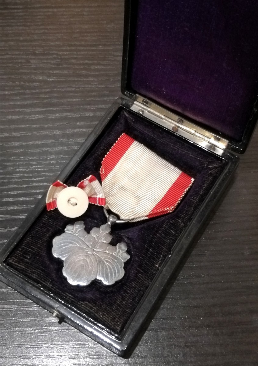 勲八等白色桐葉章 勲章 大日本帝国 旧日本軍 顕彰 瑞宝章 旭日章 軍人