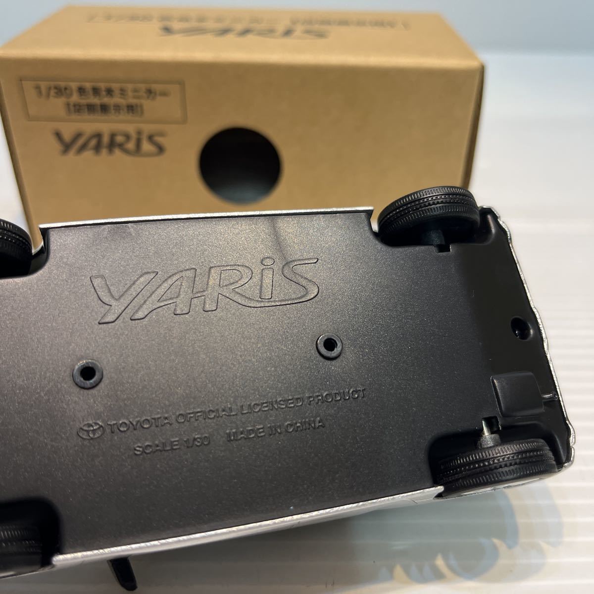 送料無料　1/30色見本ミニカー 【店頭展示用】 VARiS ③ 1F7 シルバーメタリック　管理02_画像4