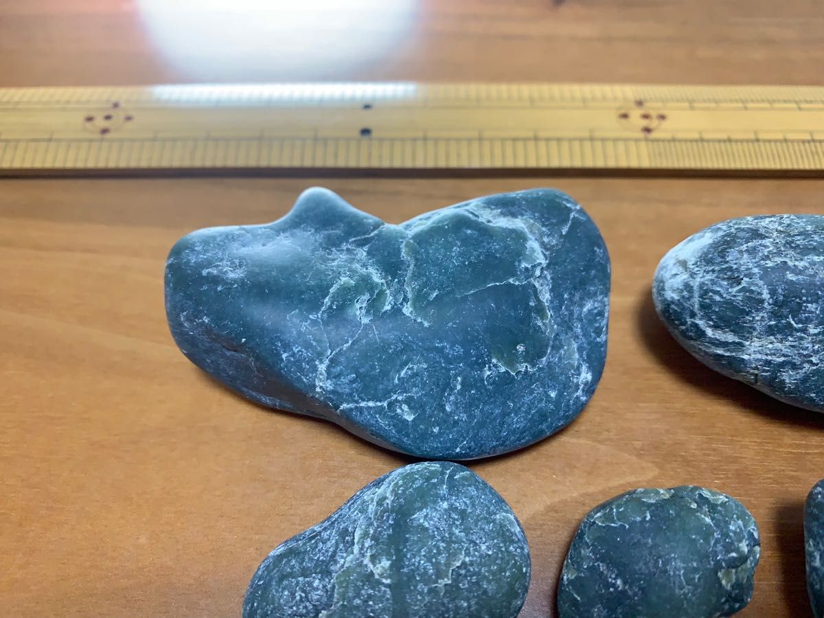 糸魚川産　ネフライト　16個セット　軟玉翡翠　原石