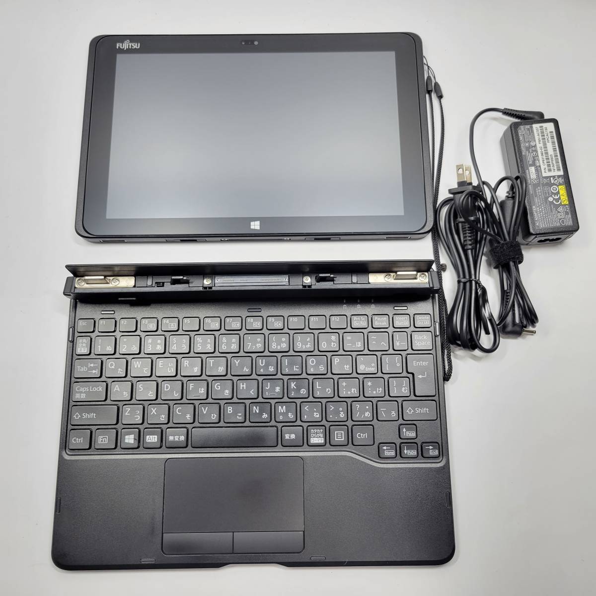 ☆KB付タブレットPC/WUXGA☆富士通 ARROWS Tab Q506/ME [Atom X5 Z8500