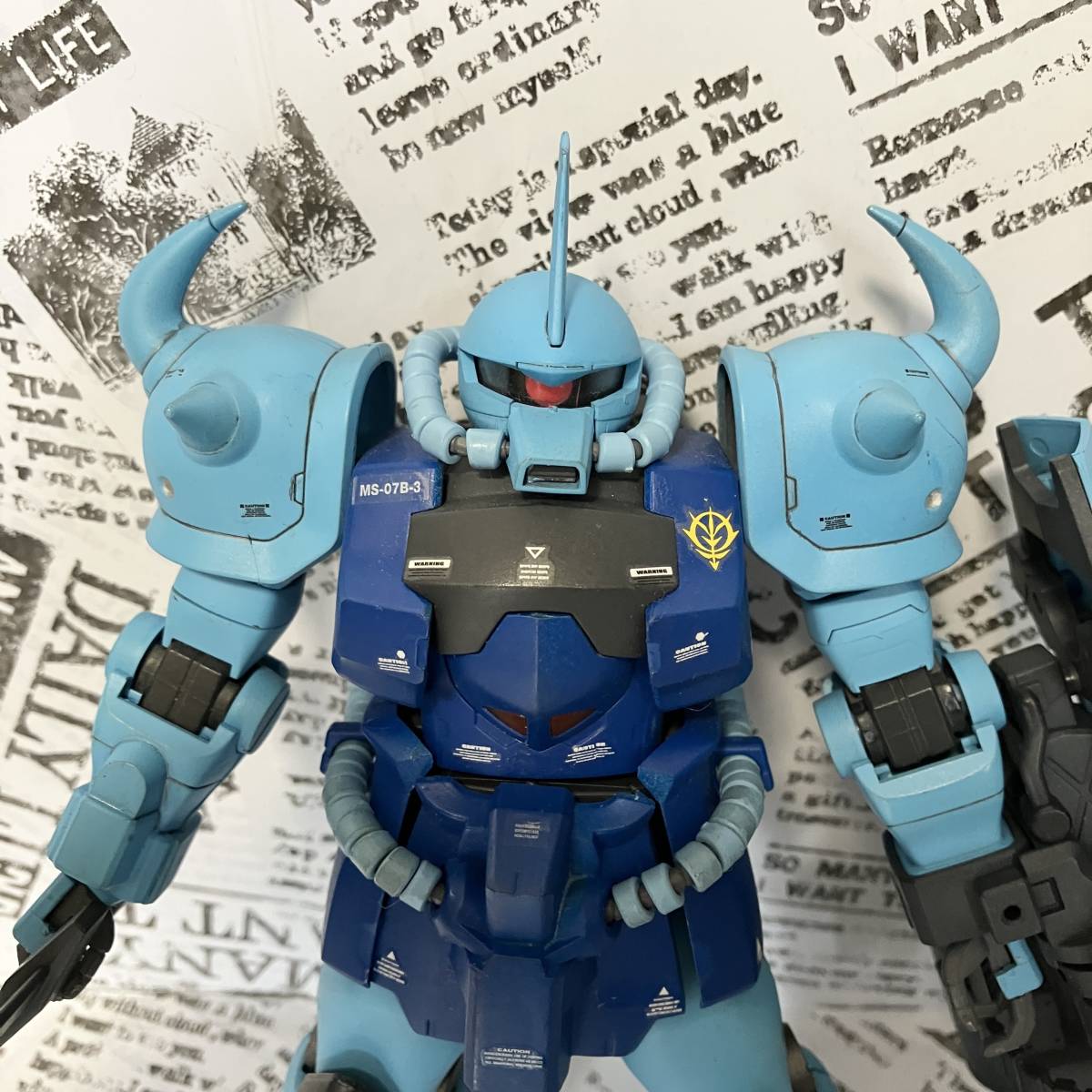 ガンプラ完成品 MG グフカスタム (サンドカラー)