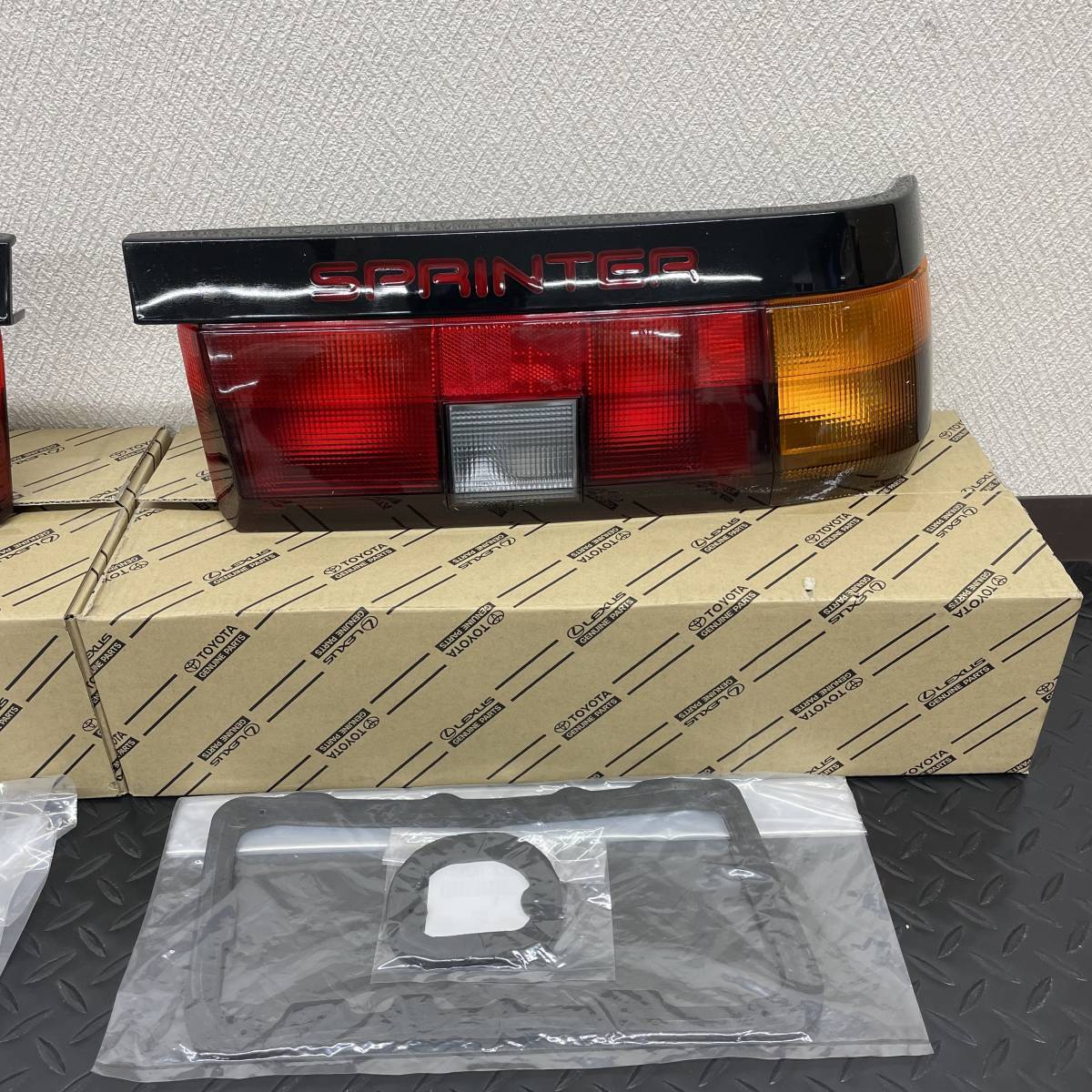 ★新品 希少 廃盤 Toyota トヨタ AE86 AE85 テールレンズ テールランプ 左右 トレノ レビン 前期 リヤコンビネーションランプ TRUENO LEVIN_画像6