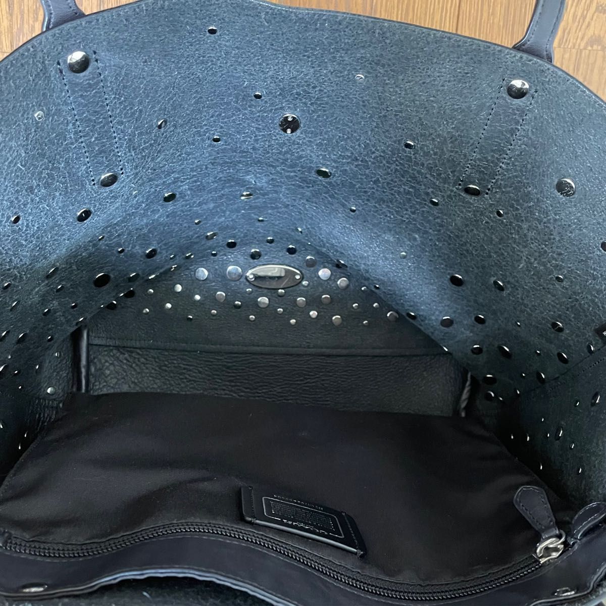 COACH コーチ メタリックレザー スターリベット トートバッグ