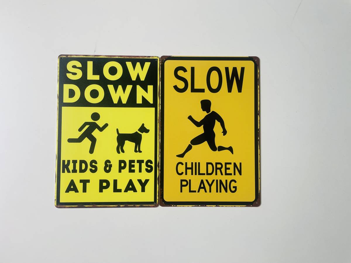 ブリキ看板 20×30㎝ SLOW DOWN 2枚セット KID＆PETS 減速 スピードダウン 子供 注意 ガレージ アンティーク インテリア 新品 P-0049_画像3