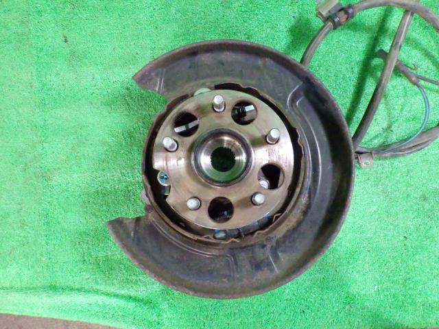  Harrier DAA-MHU38W right rear knuckle hub HV premium S package 4WD 42304-48031