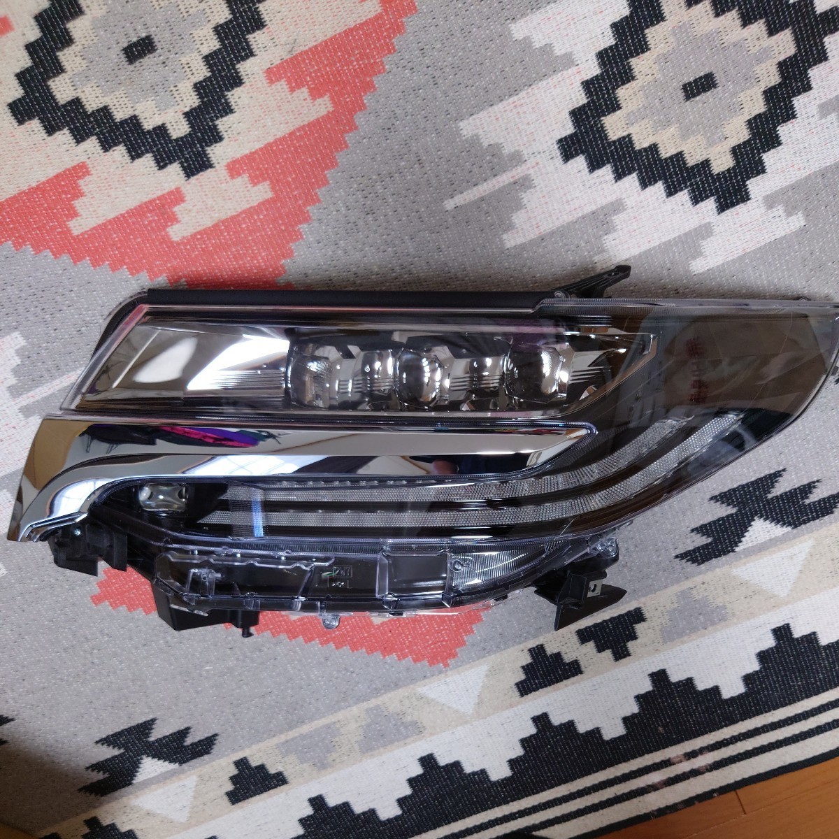 カテゴリ トヨタ 3眼LED 流れるウインカーの通販 by h's shop|トヨタ