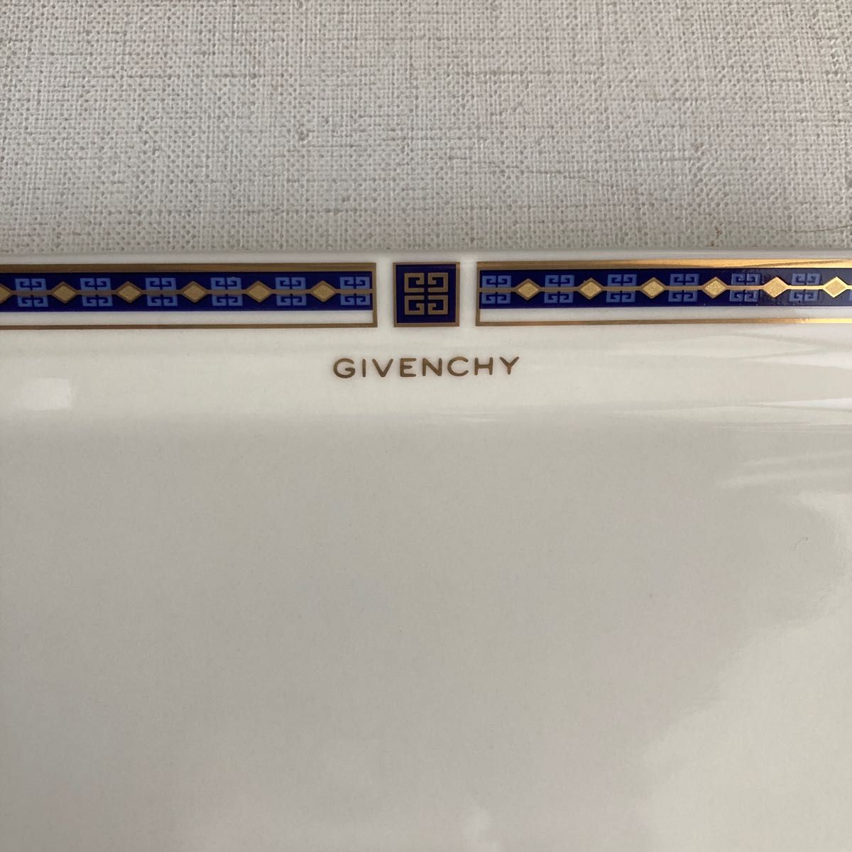 Givenchy八角プレート