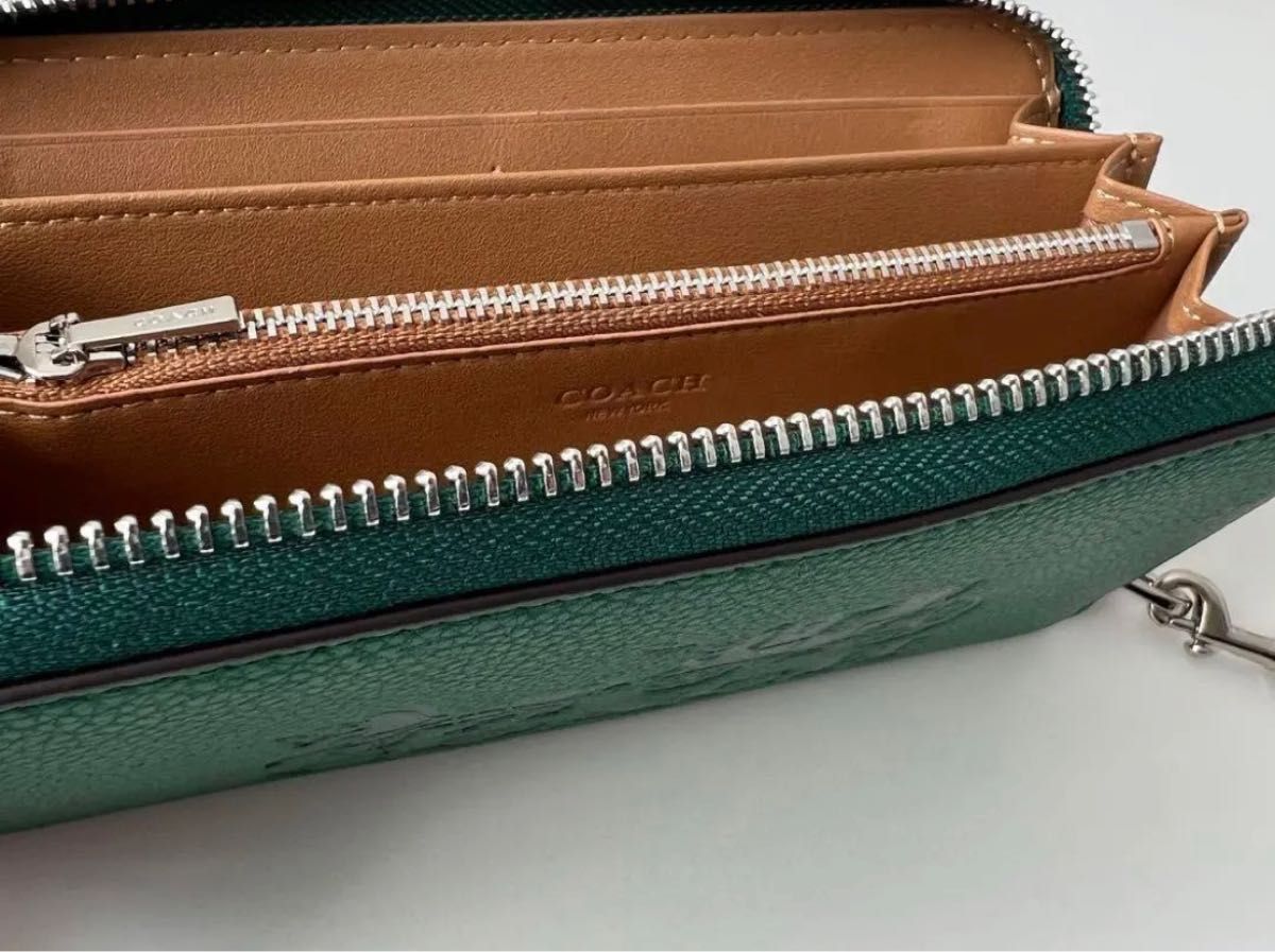 ラスト一点 新品 COACH コーチ長財布グリーン 馬車 ストラップ ラスト一点 新品 COACH コーチ長財布グリーン 馬車 ストラップ