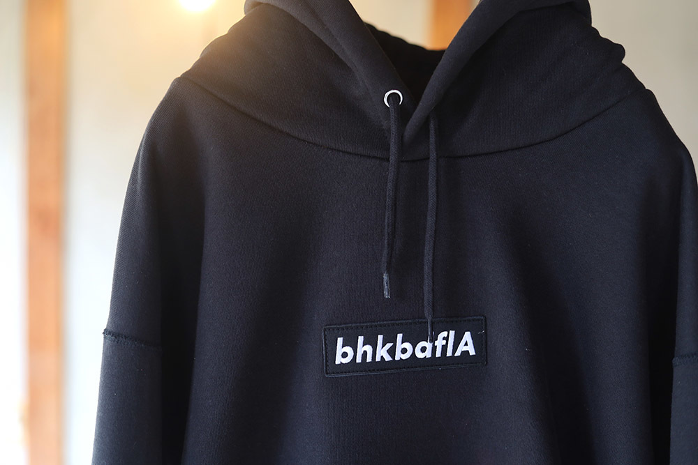 SALE】 bhkbdflAボックスロゴ/オーバーサイズパーカー/ブラック/2XL XL