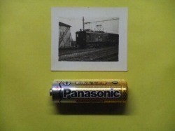r3【写真】長野電鉄 電気機関車 500形 ＋ 貨車 昭和20年代 走行中 ※難あり [○→ED5000_単3電池は出品物には含まれません。