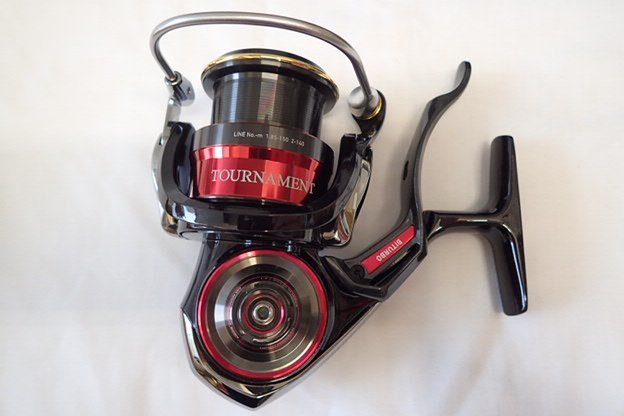 未使用 DAIWA ダイワ スピニングリール 22TOURNAMENT ISO 競技LBD 22