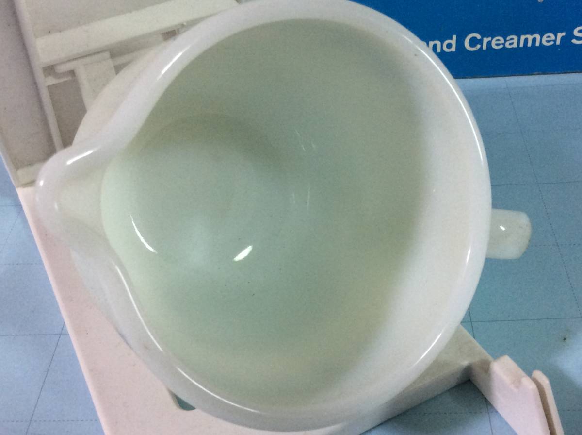 [ in box / unused /OLD PYREX] Pyrex / snow flakes / sugar pot & creamer / Vintage / milk glass 
