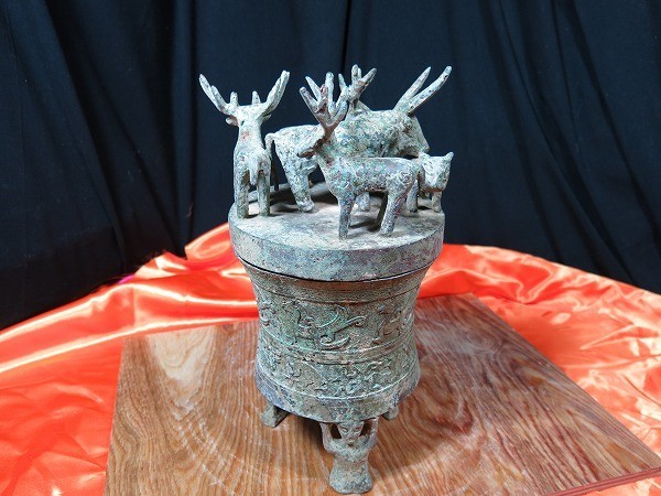 ｃ　古代多牛蓋付き三足青銅器　古代中国　遺跡発掘品　金工　副葬品　供養　シルクロード　墳墓　古墳　霊獣　文化財　明器　来世_画像3