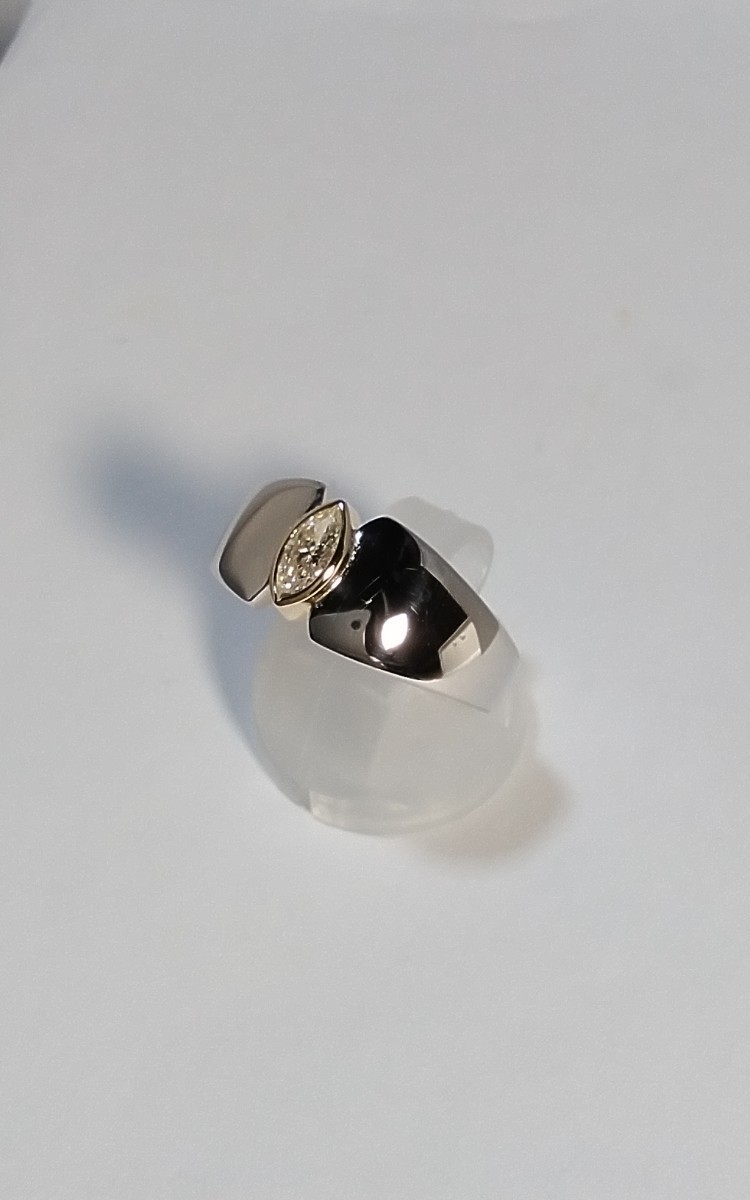 人気新品 Pt900/K18YGコンビダイヤリング！0.25ct.。ユニセックス感