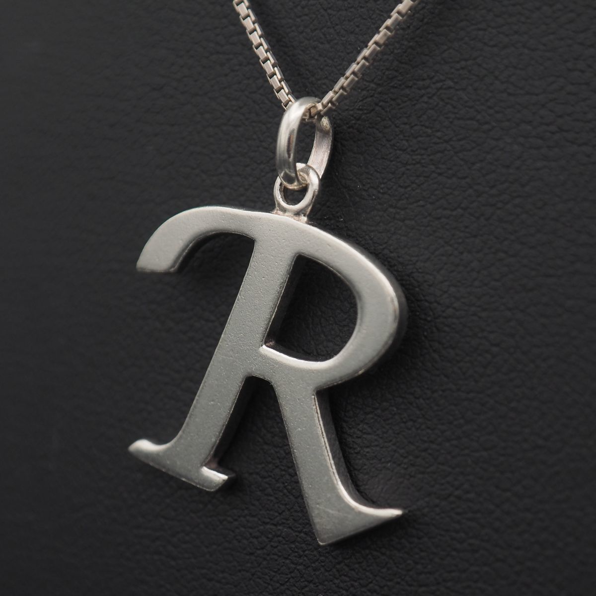 C368 ヴィンテージ SILVER刻印 ペンダント トップ イニシャル R