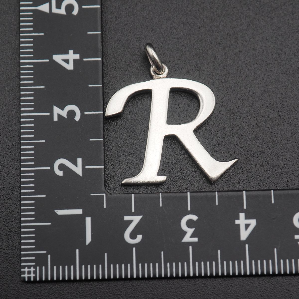 C368 ヴィンテージ SILVER刻印 ペンダント トップ イニシャル R