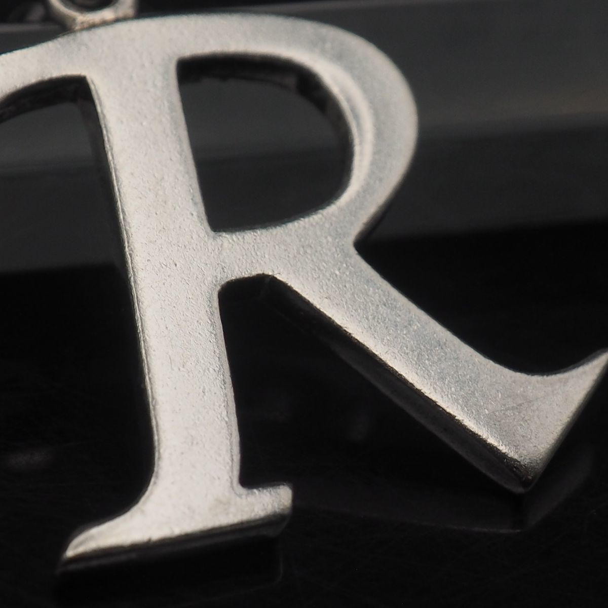 C368 ヴィンテージ SILVER刻印 ペンダント トップ イニシャル R