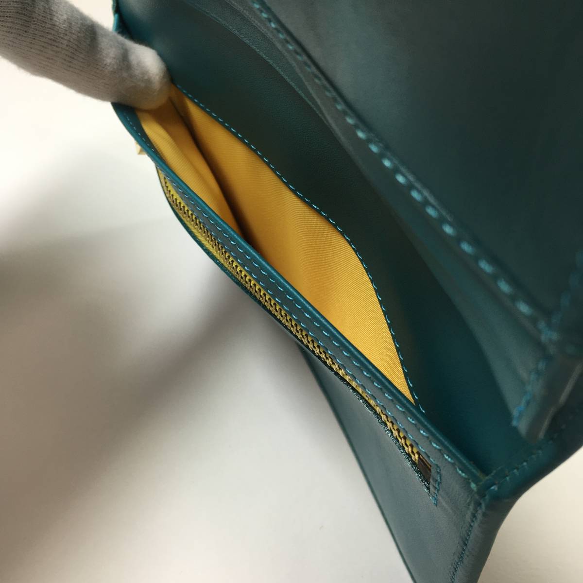 【新品未使用/送料無料】スティングレイ革 ブラック 長財布 バネホック 1枚革 エイ ガルーシャ