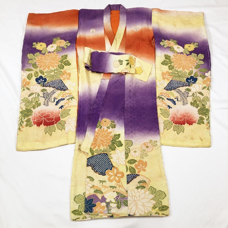 * kimono March *.. three . woman . antique festival . put on kimono production put on .. put on The Seven-Five-Three Festival also * condition excellent 306ax90