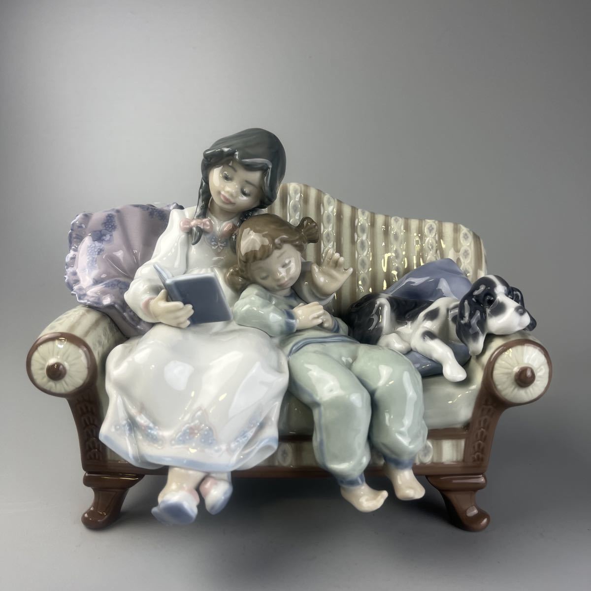 LLADRO リヤドロ フィギュリン 陶器人形 お姉ちゃまのお話 5735 置物