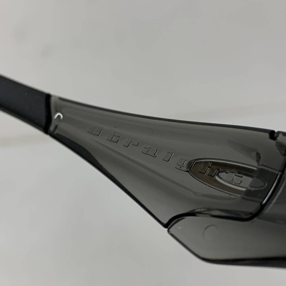 新品未使用 箱付き OAKLEY サングラス Straight jacket 眼鏡 新品未使用 箱付き OAKLEY サングラス Straight jacket 眼鏡