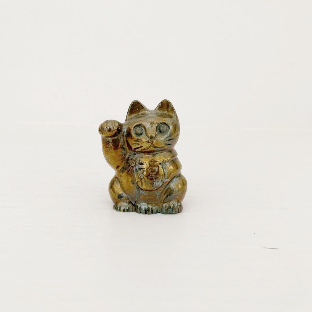 【美品】天然石　キャルコパイライト　招き猫　縁起物　ゴールドカラー　金運　猫　キャット　幸運　ラッキーモチーフ　手彫り_画像1