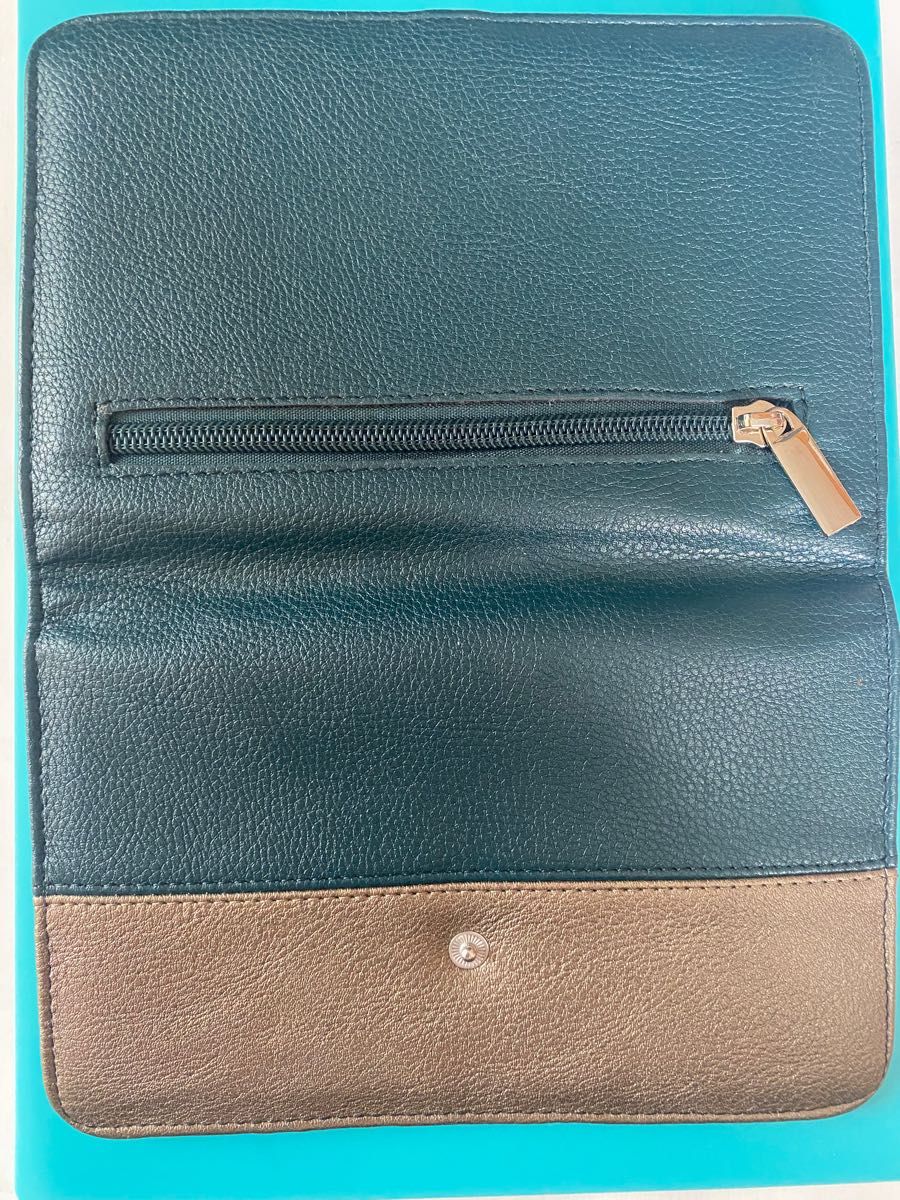 ハンドバッグ　カードケース　小銭・小物入れ　横19センチ縦13センチ厚さ23ミリ　深緑色　未使用品