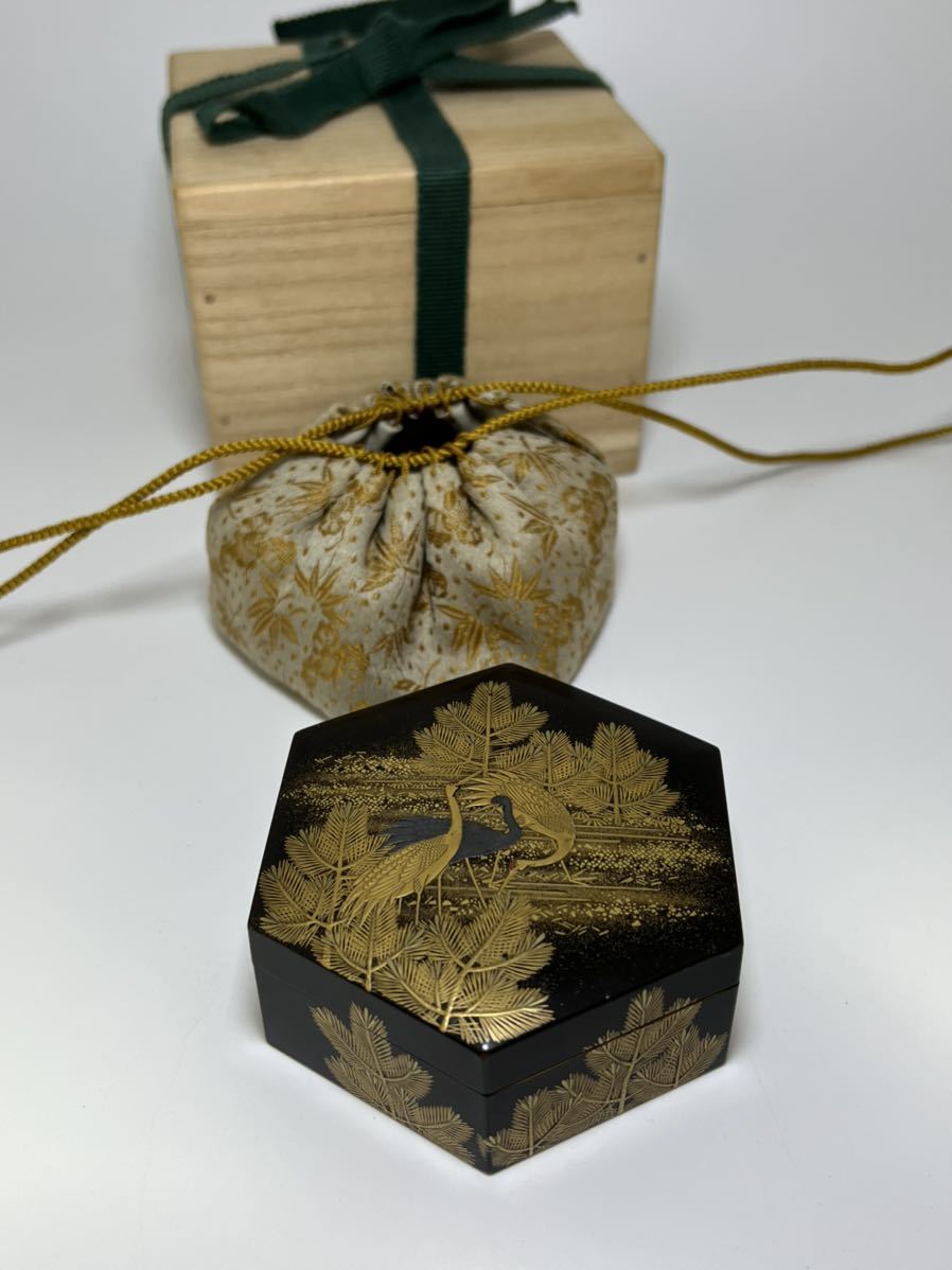 高級香道具 時代蒔絵『 唐松鶴蒔絵六角香合 金蒔絵 梨地 』箱付 # 香木