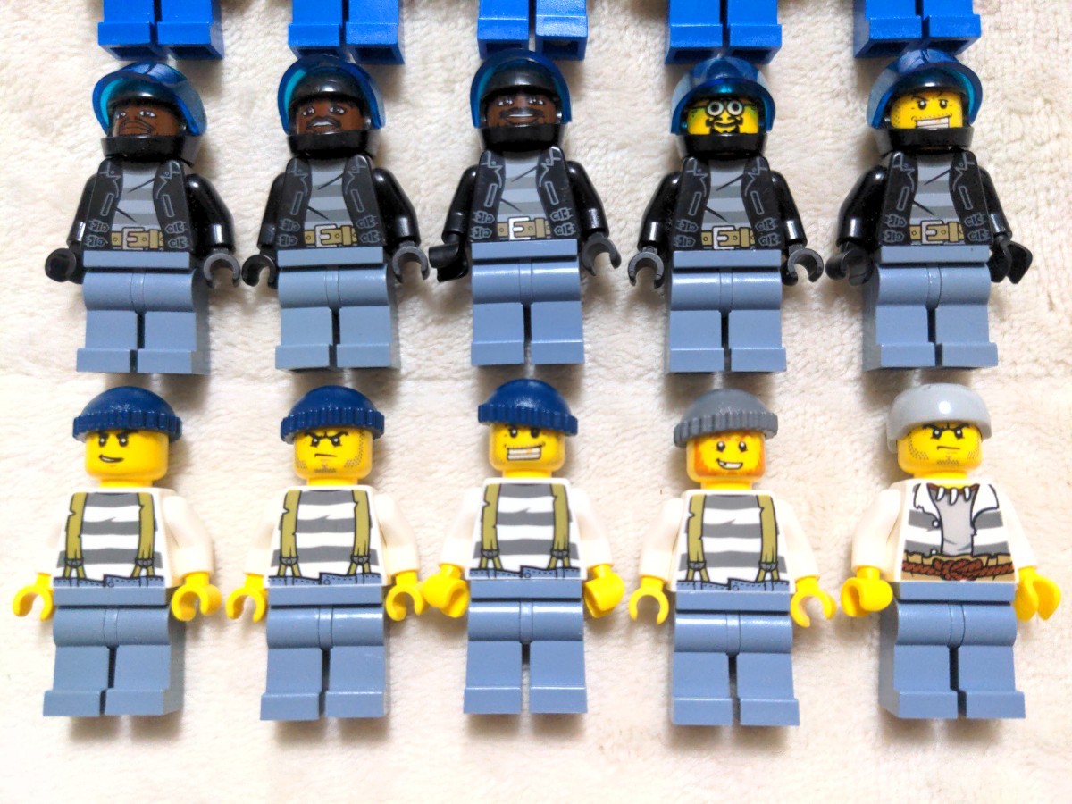 LEGO☆正規品青の制服警察官ミニフィグセット同梱可能レゴシティタウン