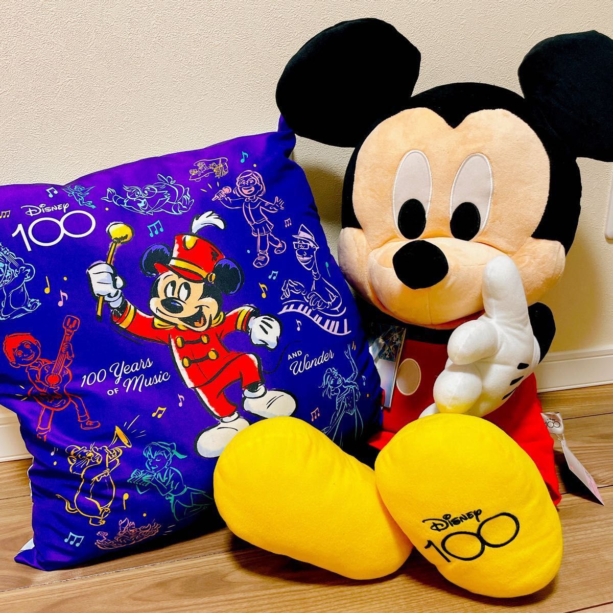 Disney】ミッキーぬいぐるみ・クッション【100th 2点セット Disney】ミッキーぬいぐるみ・クッション【100th 2点セット