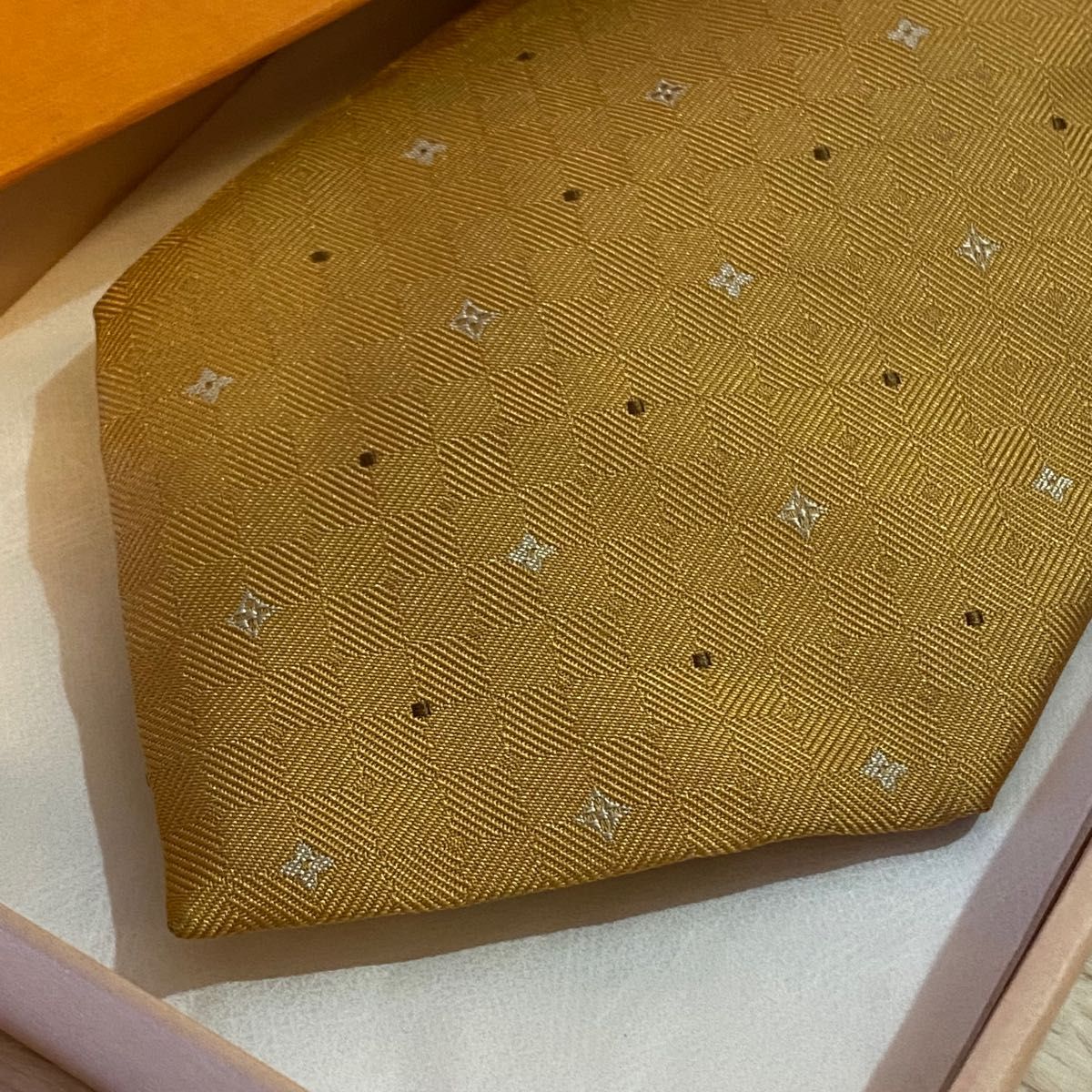 【LOUIS VUITTON】ネクタイ モノグラム マスタードカラー 美品 肉厚 上質でオススメです♪